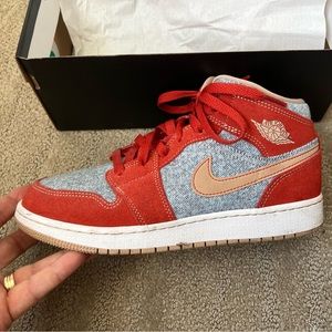 Air Jordan 1 Mid Size 6Y